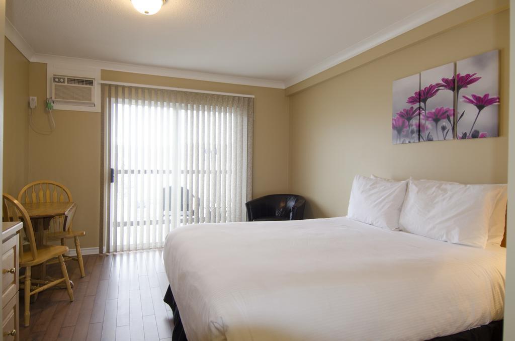 Tiki Shores Inn & Suites Penticton Quarto foto