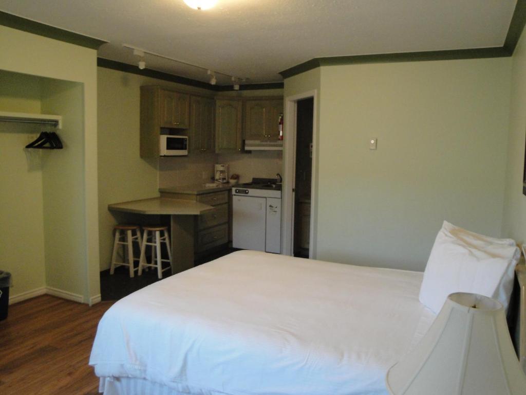 Tiki Shores Inn & Suites Penticton Quarto foto